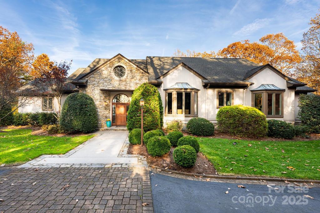 106 Woodglen Court, Flat Rock, NC 28731