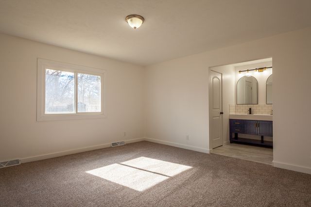 976 Prescott Drive, Rockford, IL 61108