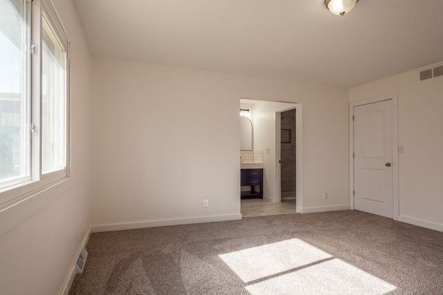 976 Prescott Drive, Rockford, IL 61108