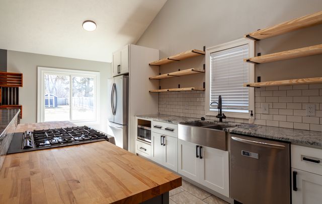 976 Prescott Drive, Rockford, IL 61108