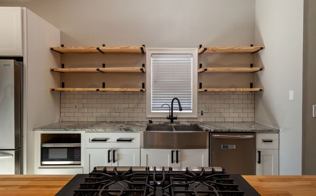 976 Prescott Drive, Rockford, IL 61108