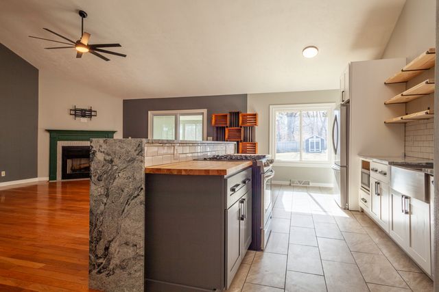 976 Prescott Drive, Rockford, IL 61108