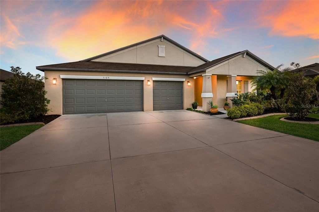 Image 6 of property listing at 5109 OLANO STREET, Palmetto, FL 34221