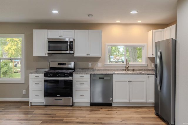 2205 E 770 S, Wolcottville, IN 46795