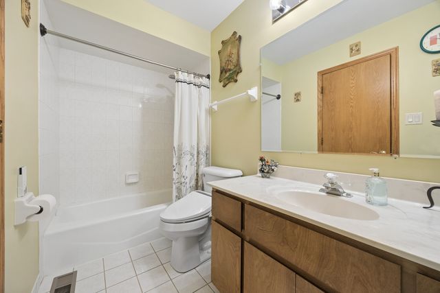 8007 Alexandria Drive, Tinley Park, IL 60477