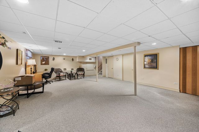 8007 Alexandria Drive, Tinley Park, IL 60477