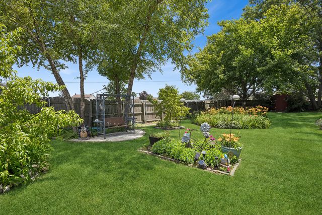 8007 Alexandria Drive, Tinley Park, IL 60477