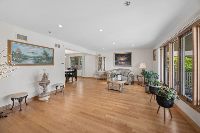 8007 Alexandria Drive, Tinley Park, IL 60477
