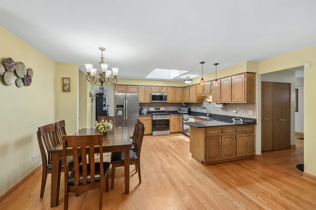 8007 Alexandria Drive, Tinley Park, IL 60477