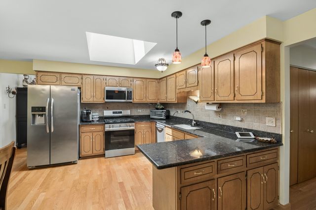 8007 Alexandria Drive, Tinley Park, IL 60477