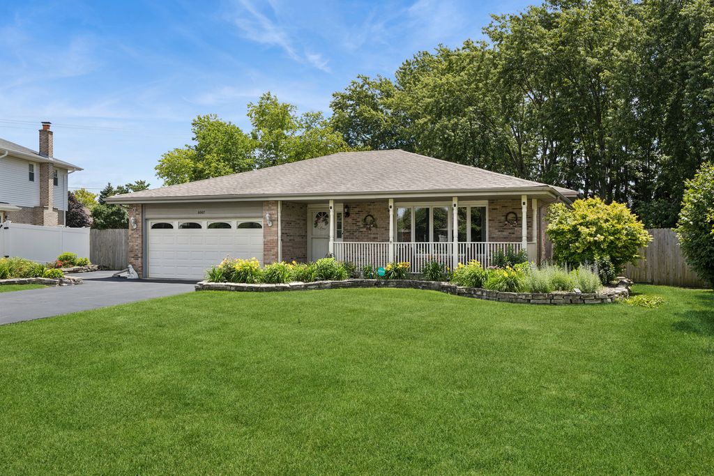 8007 Alexandria Drive, Tinley Park, IL 60477