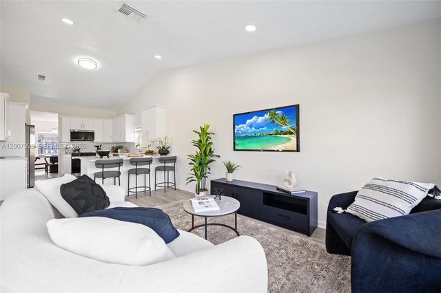 131 NW 187th Ave, Pembroke Pines, FL 33029