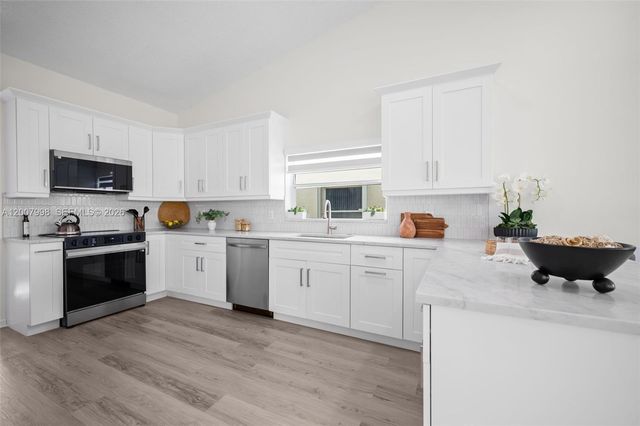 131 NW 187th Ave, Pembroke Pines, FL 33029