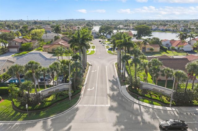 131 NW 187th Ave, Pembroke Pines, FL 33029