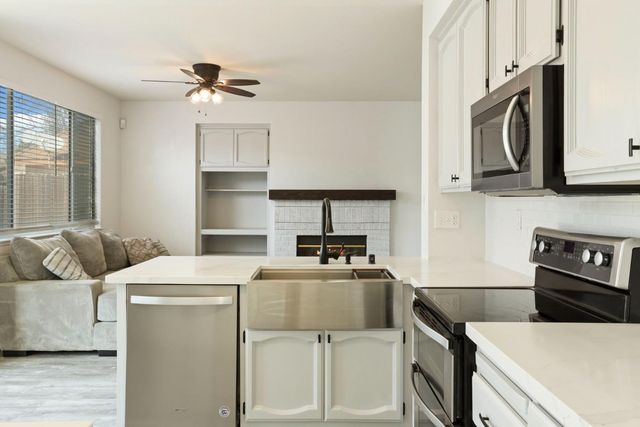 988 Padbury Ct, Galt, CA 95632