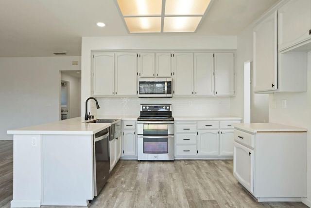 988 Padbury Ct, Galt, CA 95632