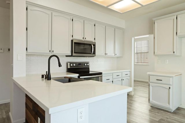 988 Padbury Ct, Galt, CA 95632