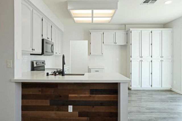 988 Padbury Ct, Galt, CA 95632