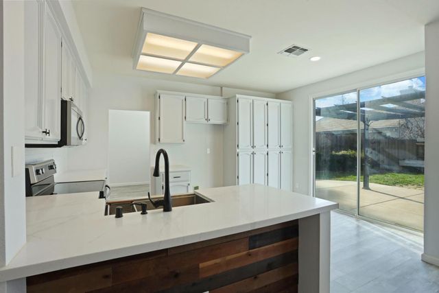 988 Padbury Ct, Galt, CA 95632