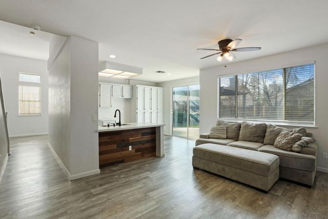 988 Padbury Ct, Galt, CA 95632