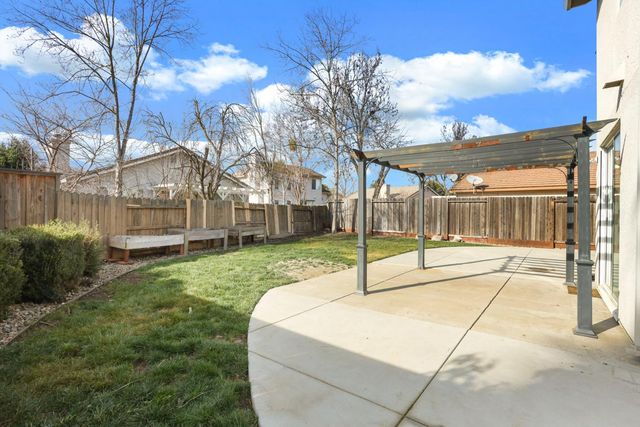 988 Padbury Ct, Galt, CA 95632