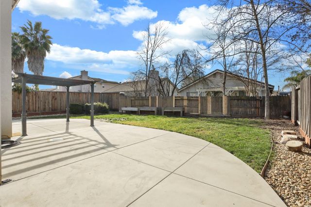 988 Padbury Ct, Galt, CA 95632