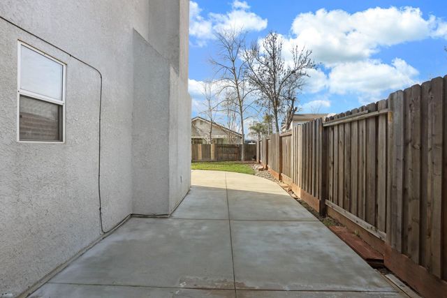 988 Padbury Ct, Galt, CA 95632