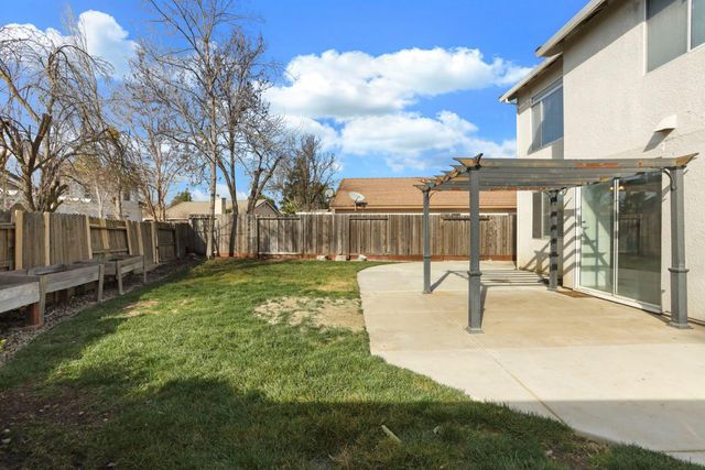 988 Padbury Ct, Galt, CA 95632