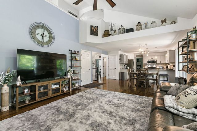 728 Brighton Circle, Port Barrington, IL 60010