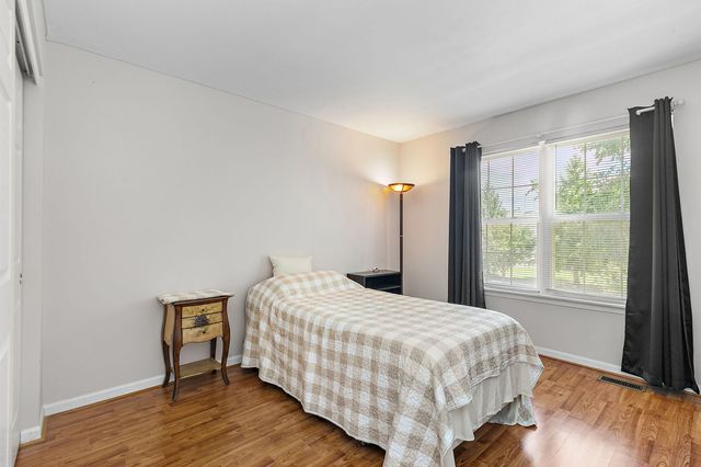 728 Brighton Circle, Port Barrington, IL 60010