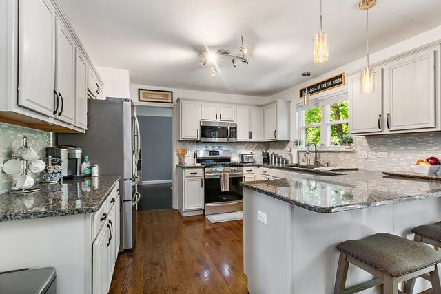 728 Brighton Circle, Port Barrington, IL 60010