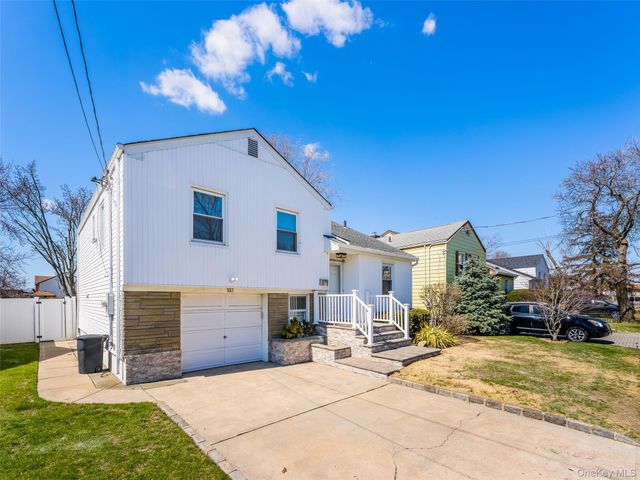 567 Oxford Road, Cedarhurst, NY 11516