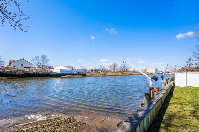 567 Oxford Road, Cedarhurst, NY 11516