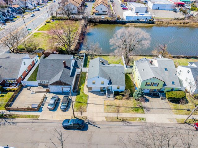 567 Oxford Road, Cedarhurst, NY 11516