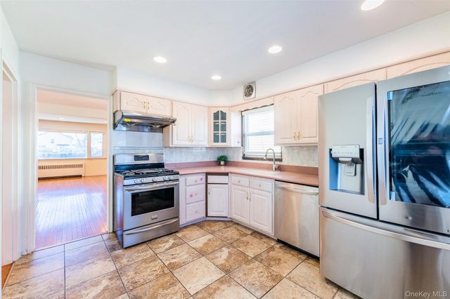 567 Oxford Road, Cedarhurst, NY 11516