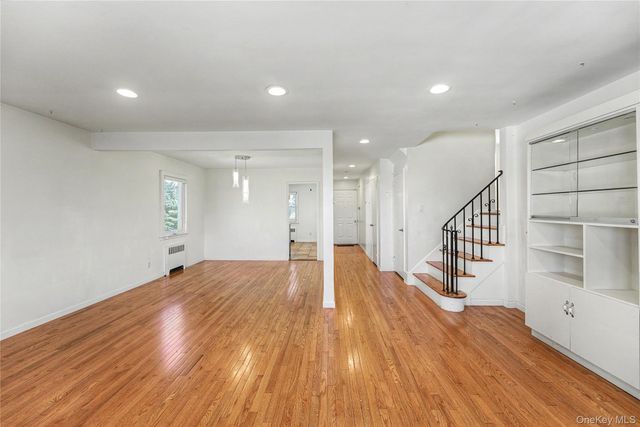 567 Oxford Road, Cedarhurst, NY 11516