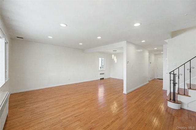 567 Oxford Road, Cedarhurst, NY 11516