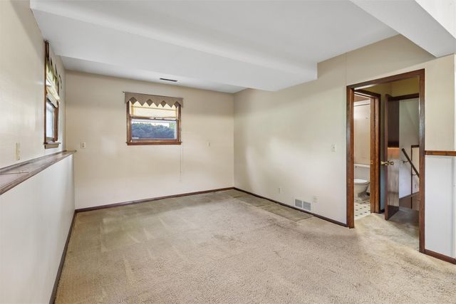 4405 73rd Street, Urbandale, IA 50322