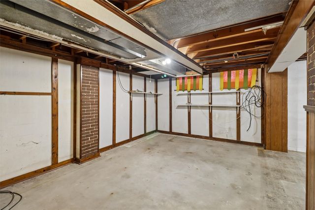 4405 73rd Street, Urbandale, IA 50322