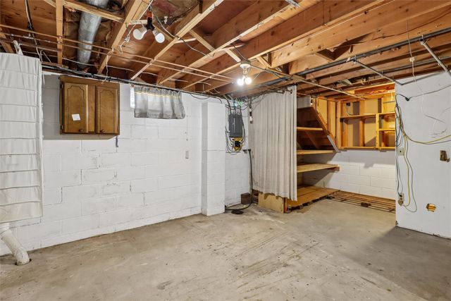 4405 73rd Street, Urbandale, IA 50322