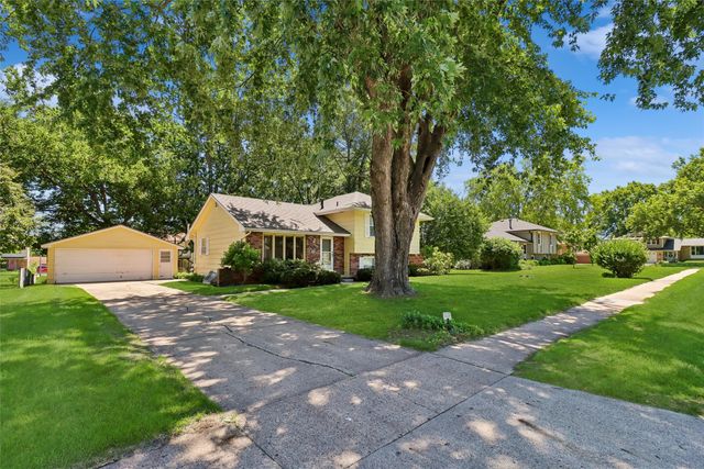 4405 73rd Street, Urbandale, IA 50322