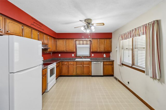 4405 73rd Street, Urbandale, IA 50322