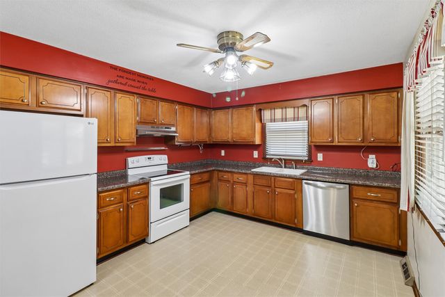 4405 73rd Street, Urbandale, IA 50322