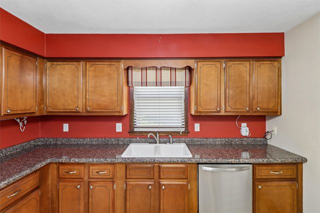 4405 73rd Street, Urbandale, IA 50322