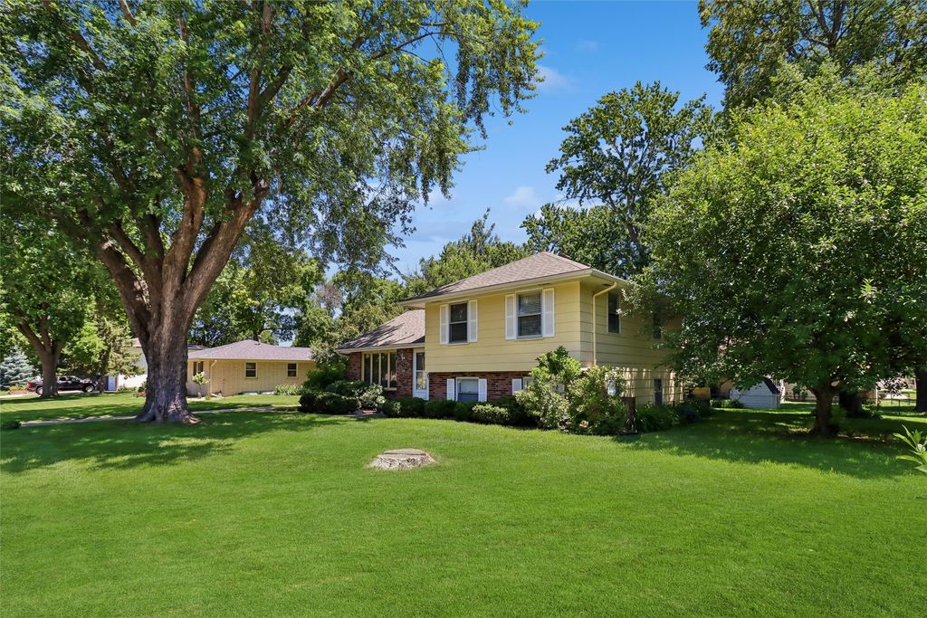 4405 73rd Street, Urbandale, IA 50322