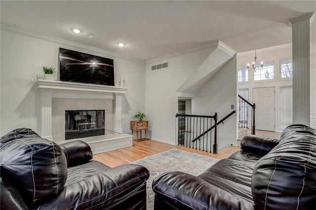 9435 N Flora Avenue, Kansas City, MO 64155