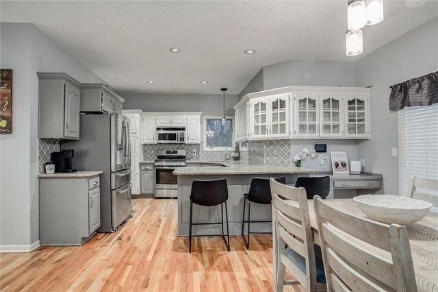 9435 N Flora Avenue, Kansas City, MO 64155