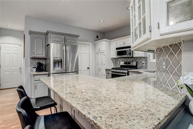 9435 N Flora Avenue, Kansas City, MO 64155