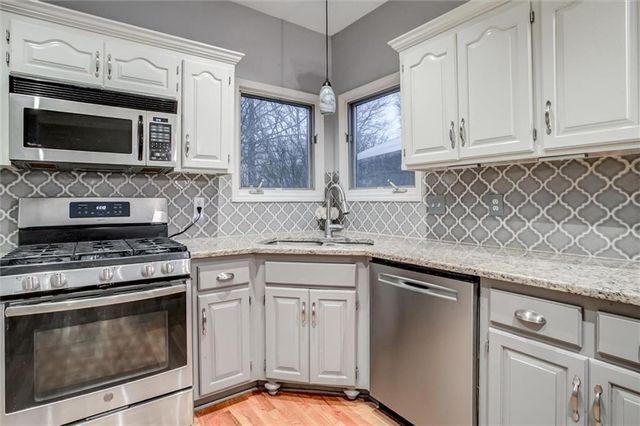 9435 N Flora Avenue, Kansas City, MO 64155