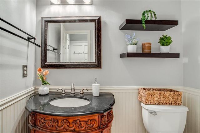 9435 N Flora Avenue, Kansas City, MO 64155